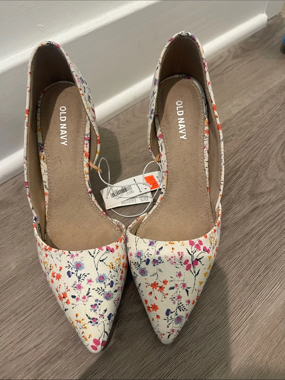 Old Navy Cream Floral Pointed-Toe Heels